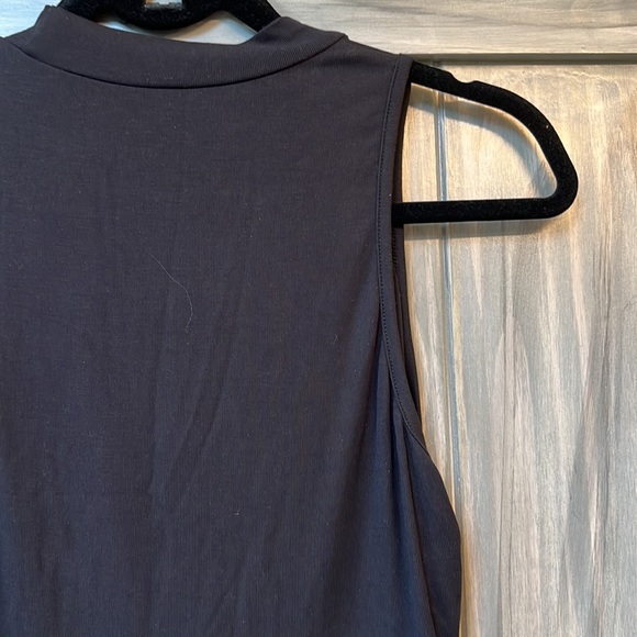 Shein ladies sleeveless top in black with mock neck.  Size large - Picture 6 of 7